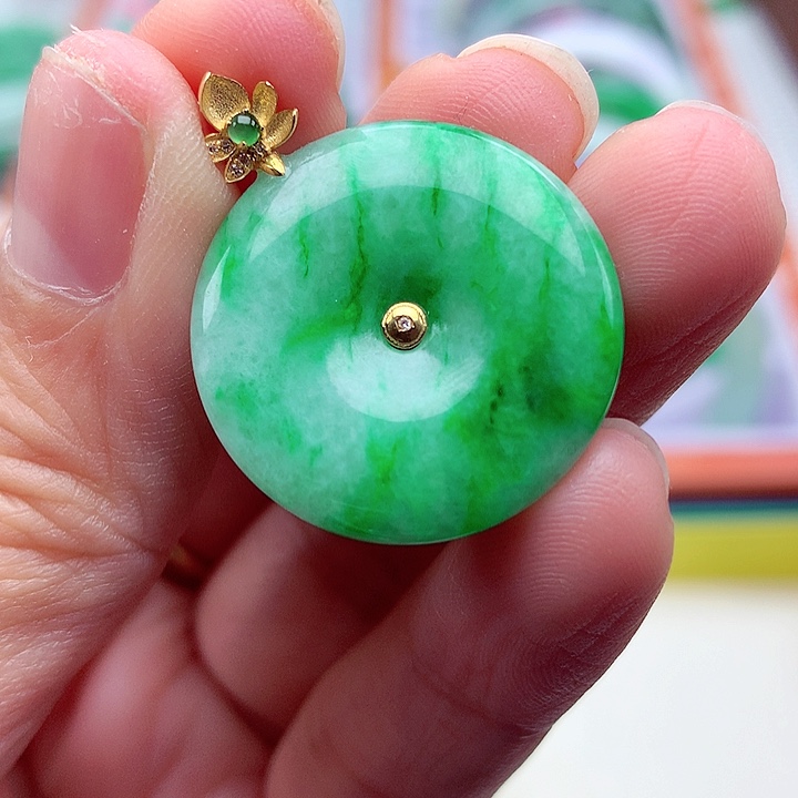 翡翠颈饰18K金镶嵌翡翠