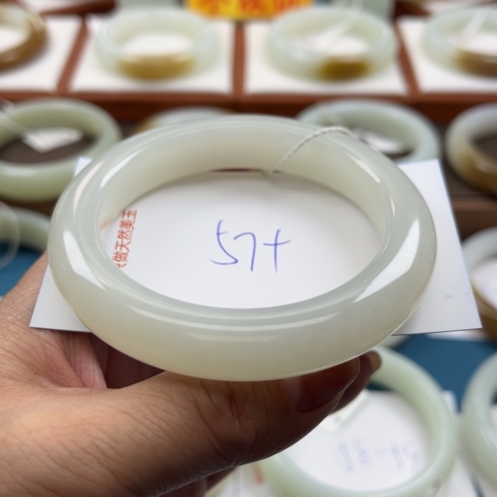 和田玉手镯未镶嵌小*