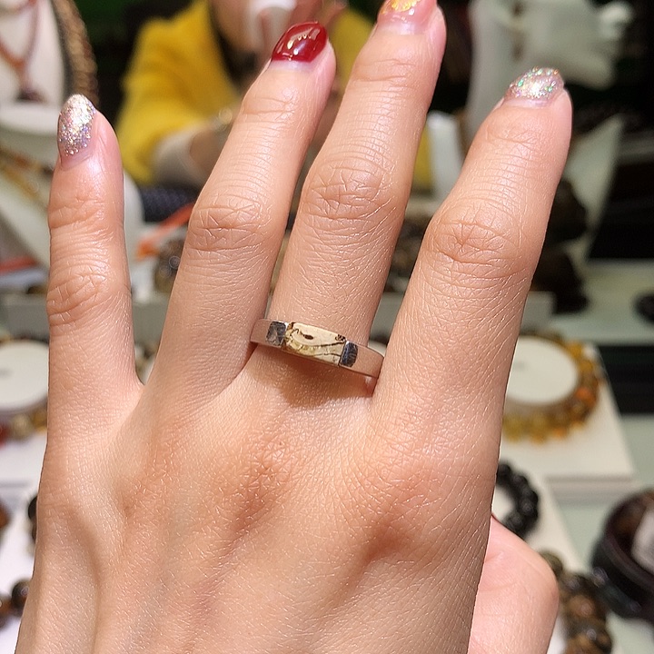 琥珀裸石未镶嵌浠****）