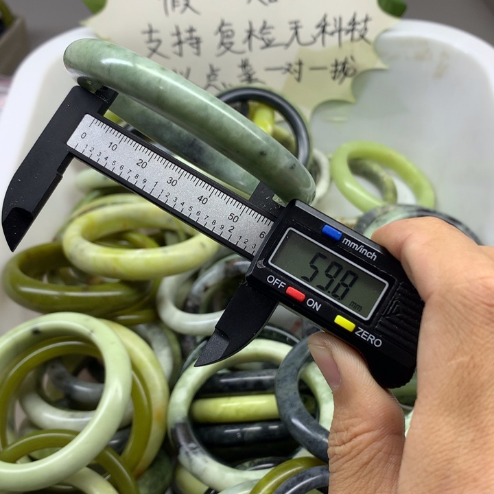 蛇纹石玉未镶嵌手镯18