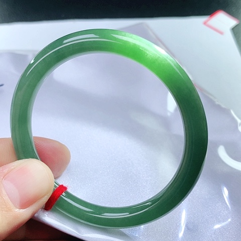 翡翠手镯未镶嵌翡翠手镯未镶嵌