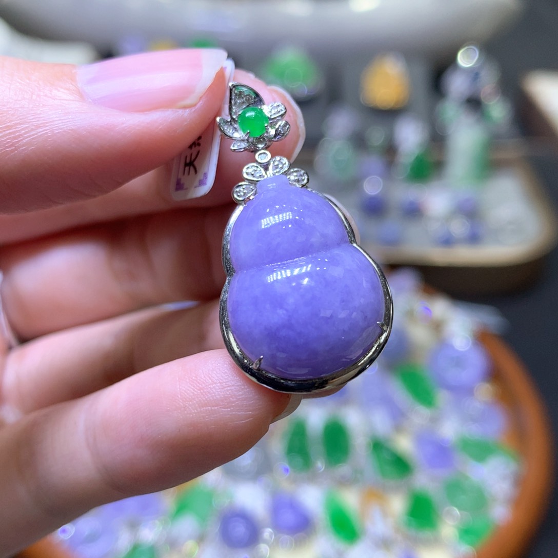 【闪购商品】翡翠颈饰18K金镶嵌翡翠吊坠项链