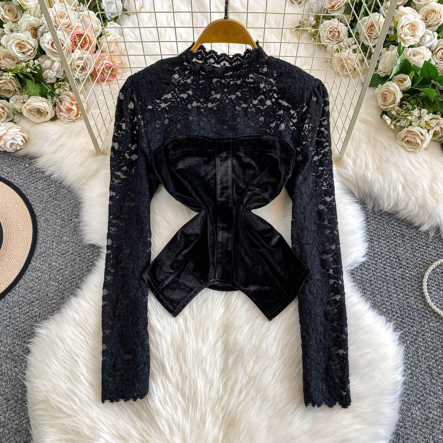 轻熟御姐上衣女秋冬时尚高级感透视蕾丝长袖拼接不规则丝绒衬衫