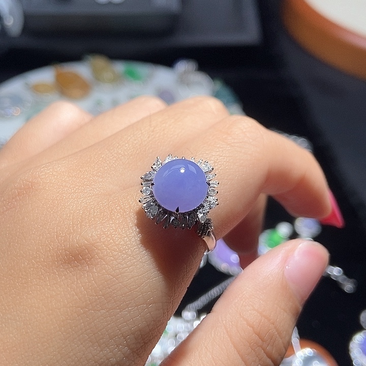 颈饰18K金镶嵌翡翠