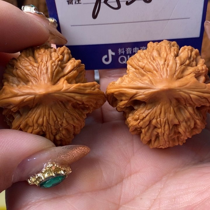 顾***把件桃核全品粗筋虎