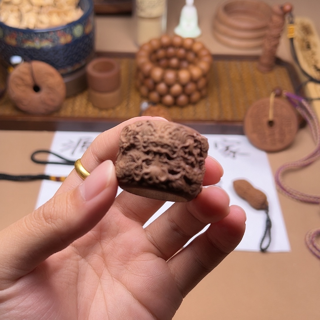 无事牌檀香木九龙戏珠