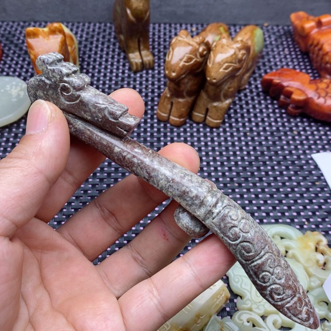 蛇纹石玉颈饰未镶嵌