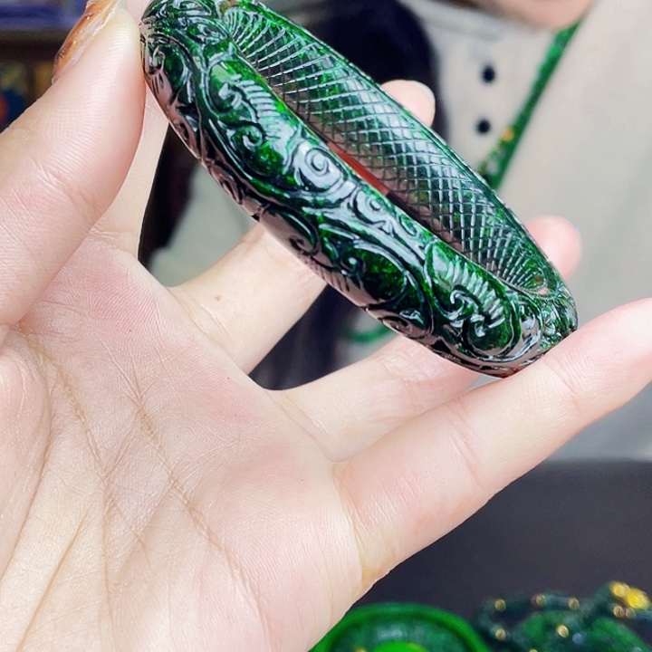 翡翠未镶嵌颈饰多样性59.8