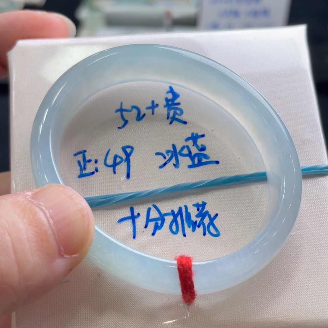 翡翠手镯未镶嵌翡翠手镯