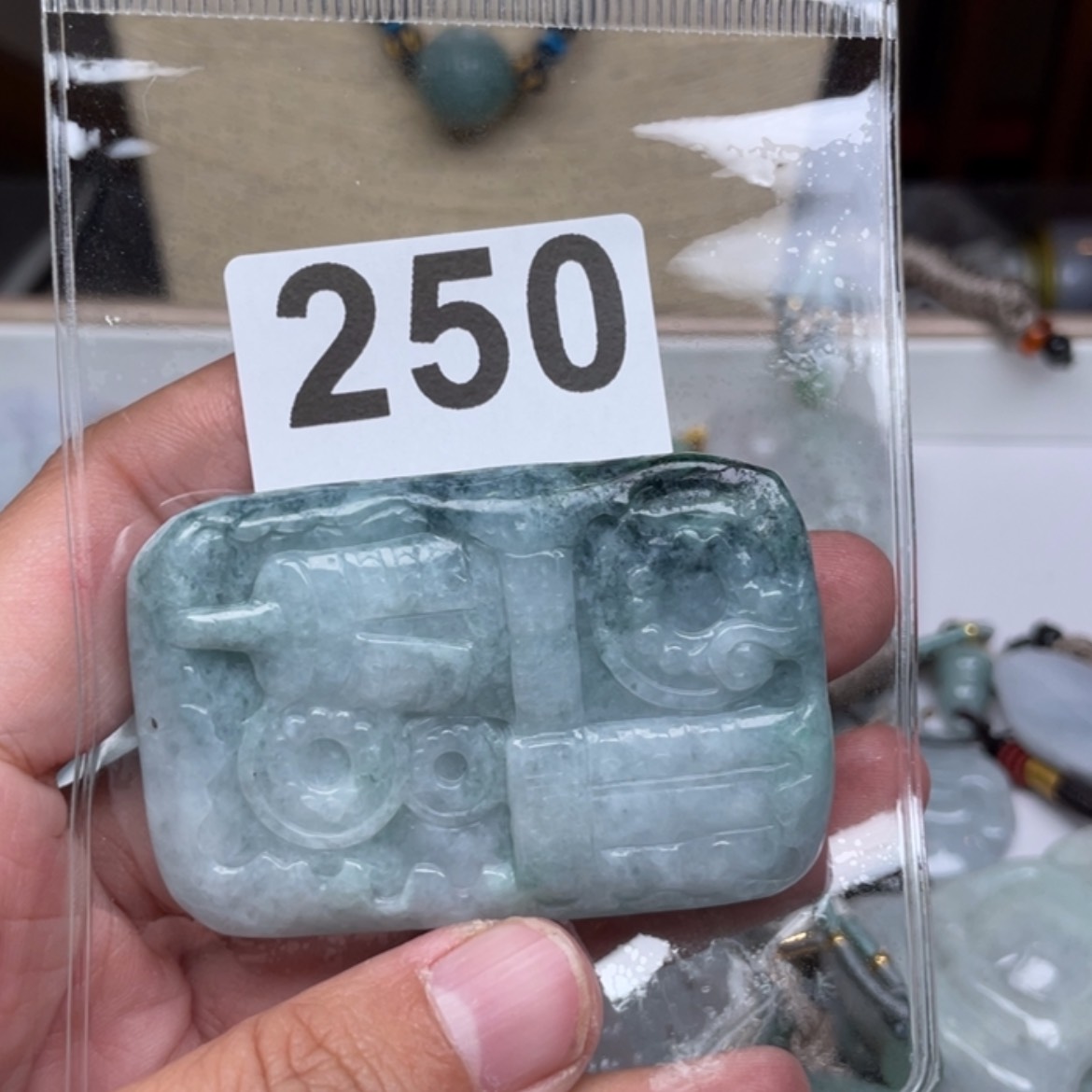 【闪购商品】翡翠颈饰未镶嵌虎**空翡翠