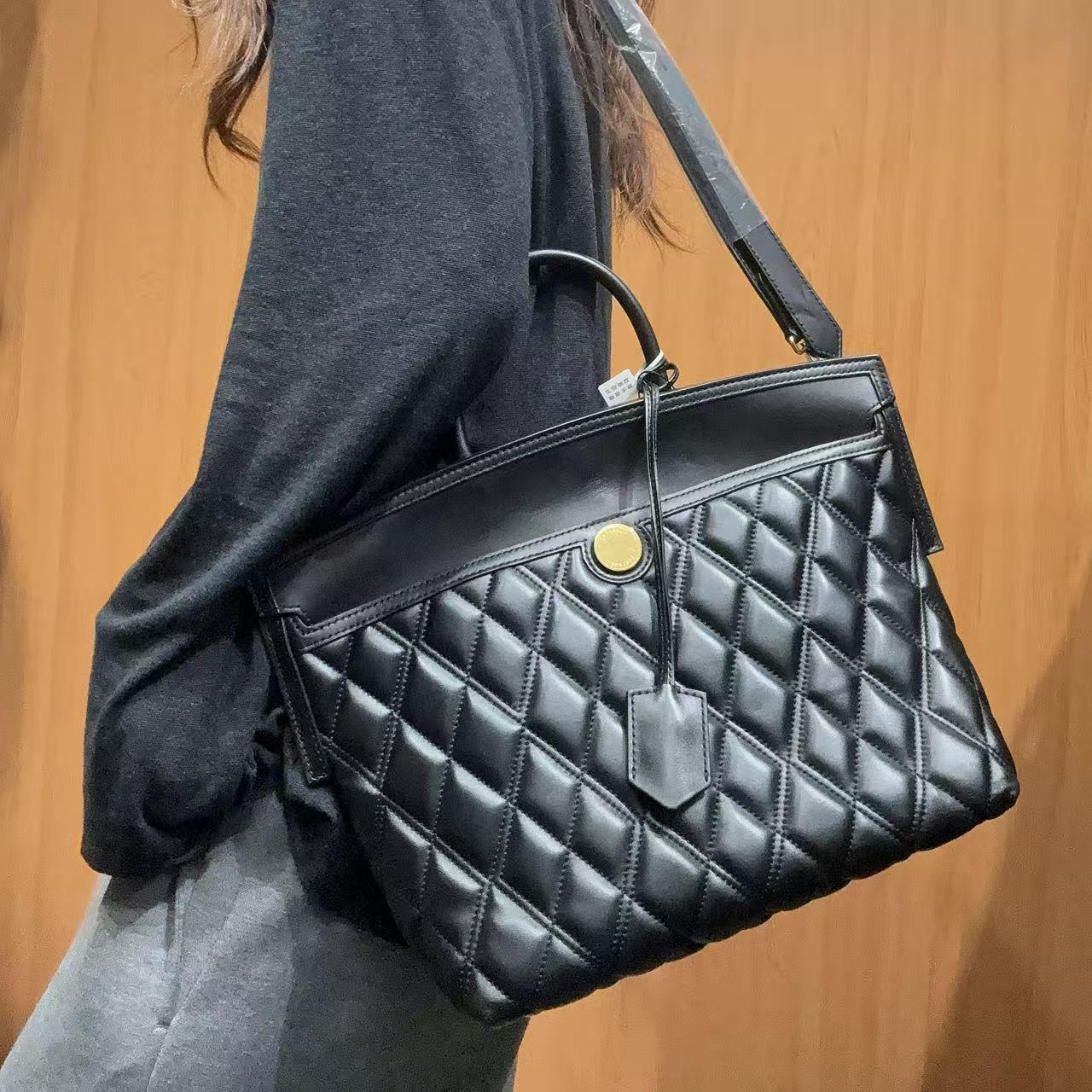 95新 BURBERRY/博柏利 【福利】【蕾】 68 0949 黑色单肩包
