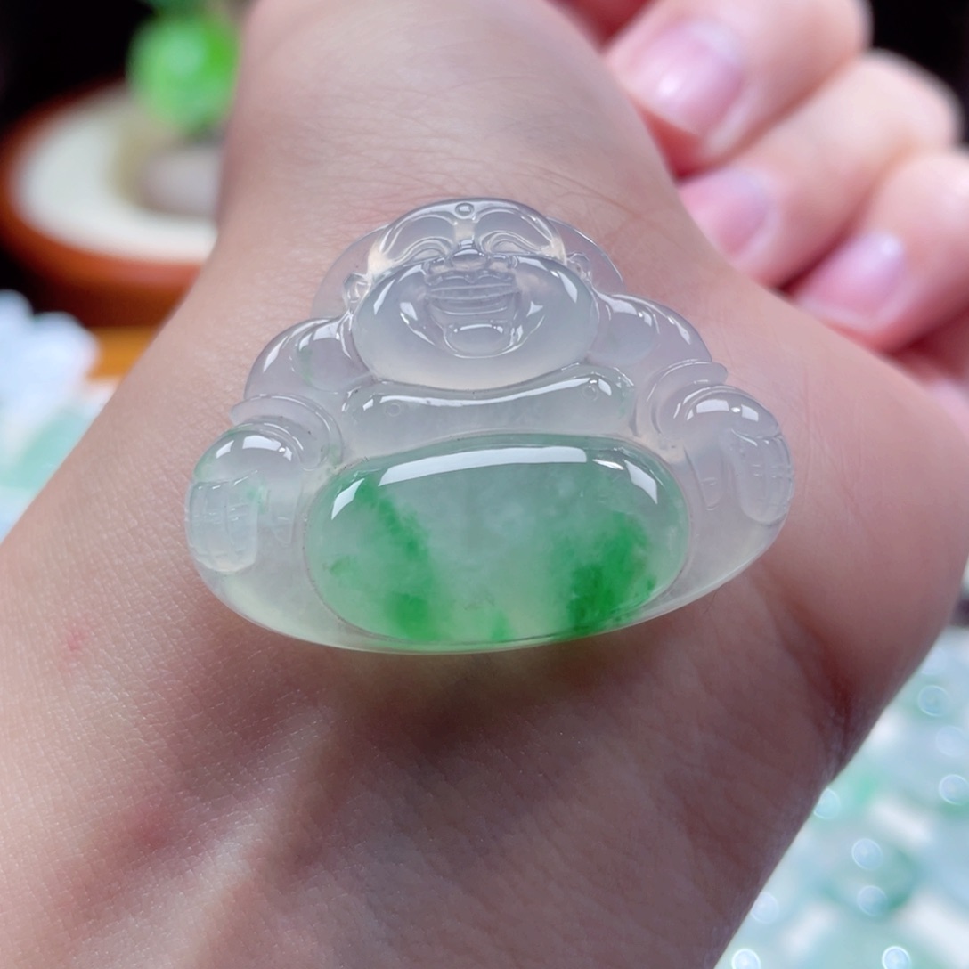 翡翠颈饰未镶嵌佛公