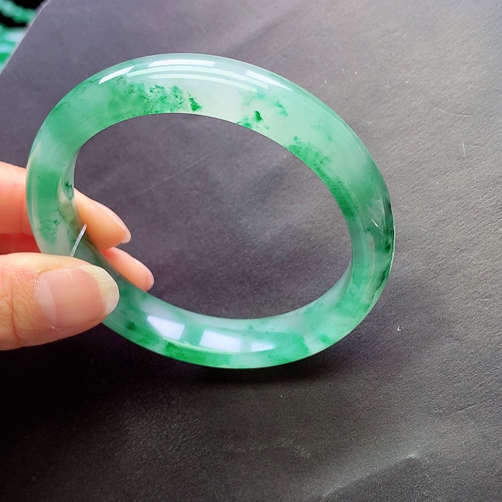 未镶嵌手镯石英质玉