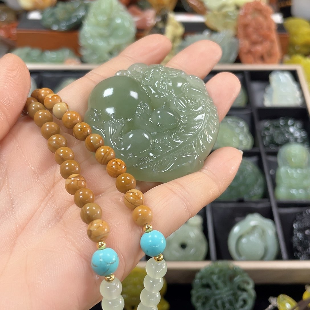 蛇纹石玉颈饰未镶嵌