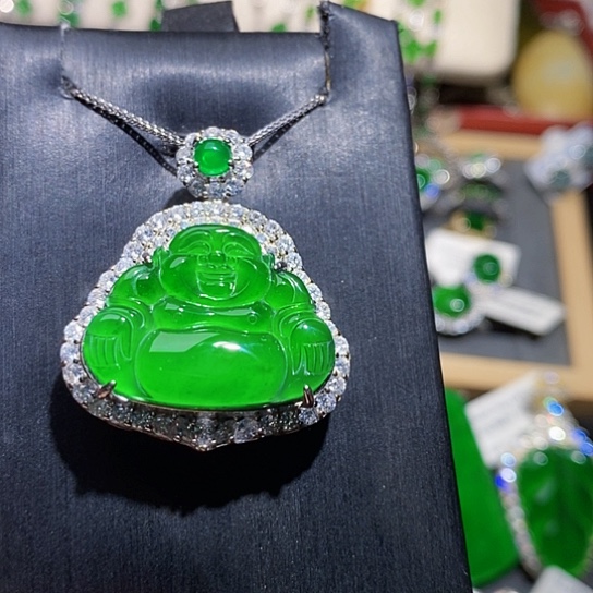 翡翠未镶嵌颈饰吊坠