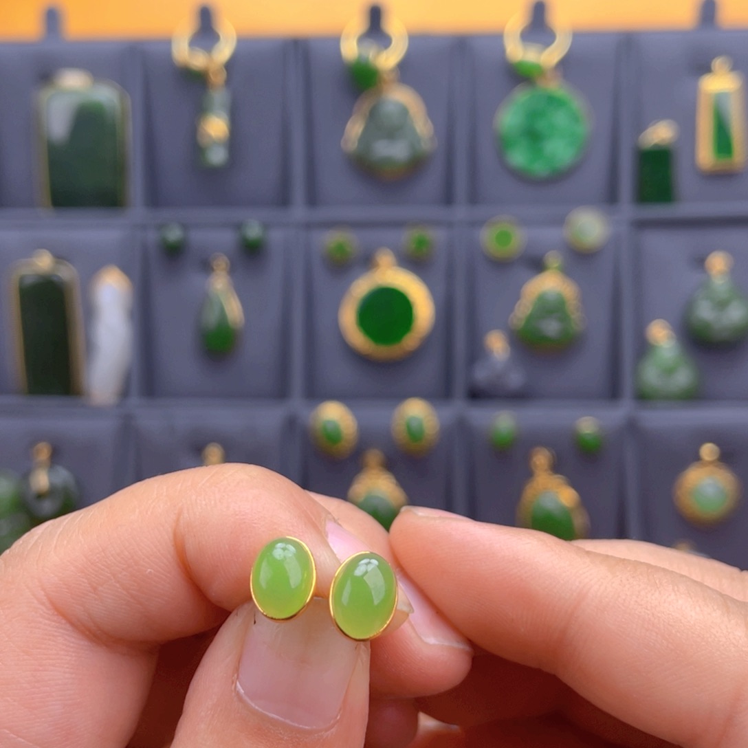 和田玉（碧玉）18K金镶嵌耳钉小蛋面耳钉