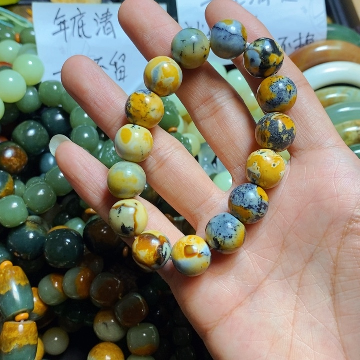 蛇纹石玉颈饰未镶嵌