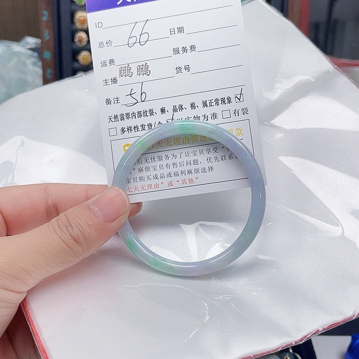 翡翠手镯未镶嵌翡翠