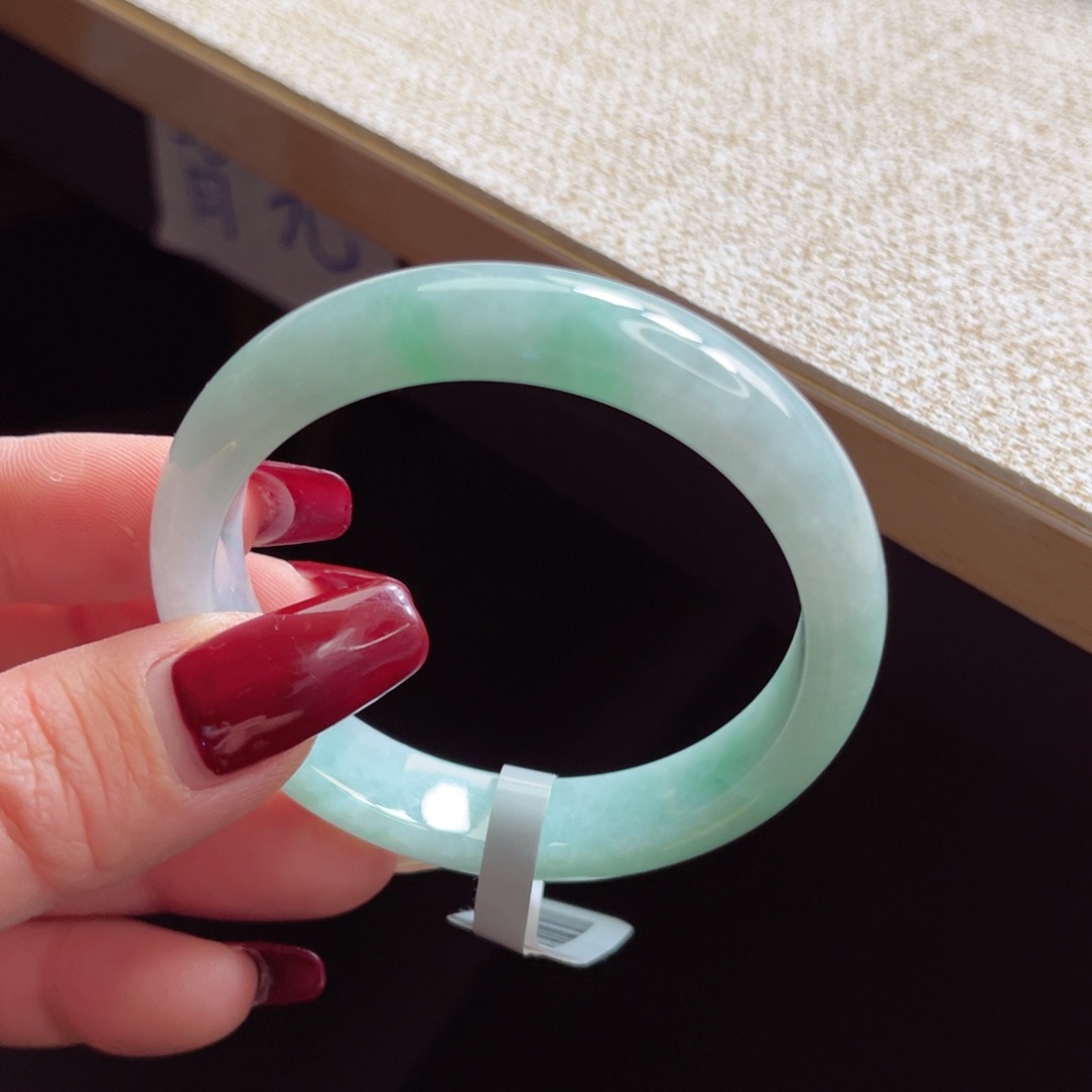 翡翠手镯未镶嵌手镯