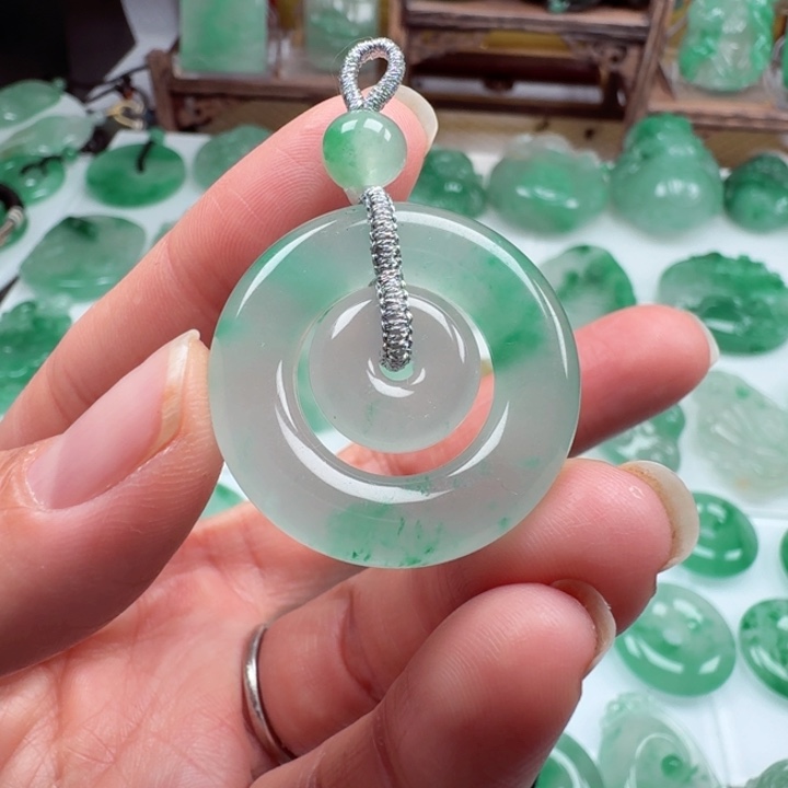 颈饰未镶嵌石英质玉