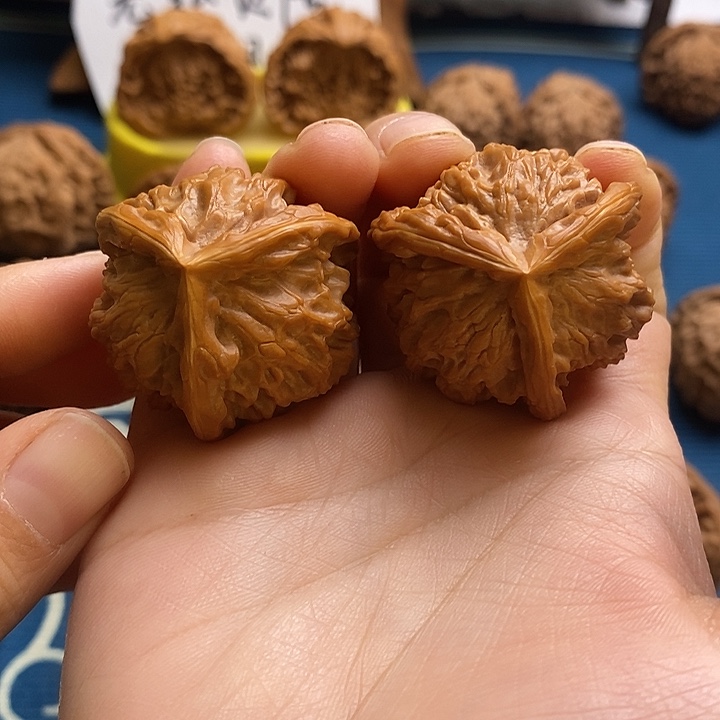 文玩核桃吊坠三棱37