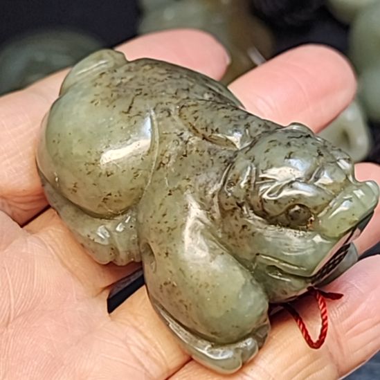 和田玉未镶嵌把件