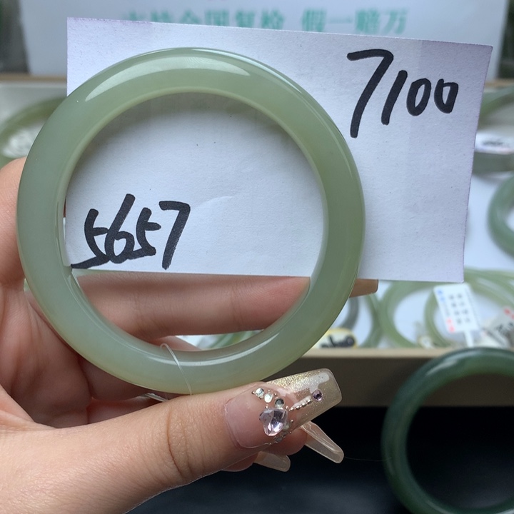 和田玉手镯未镶嵌