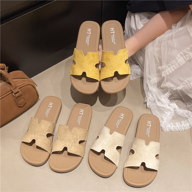 法式露趾一字拖鞋女外穿2025夏季新款度假风平底防滑海边沙滩凉鞋