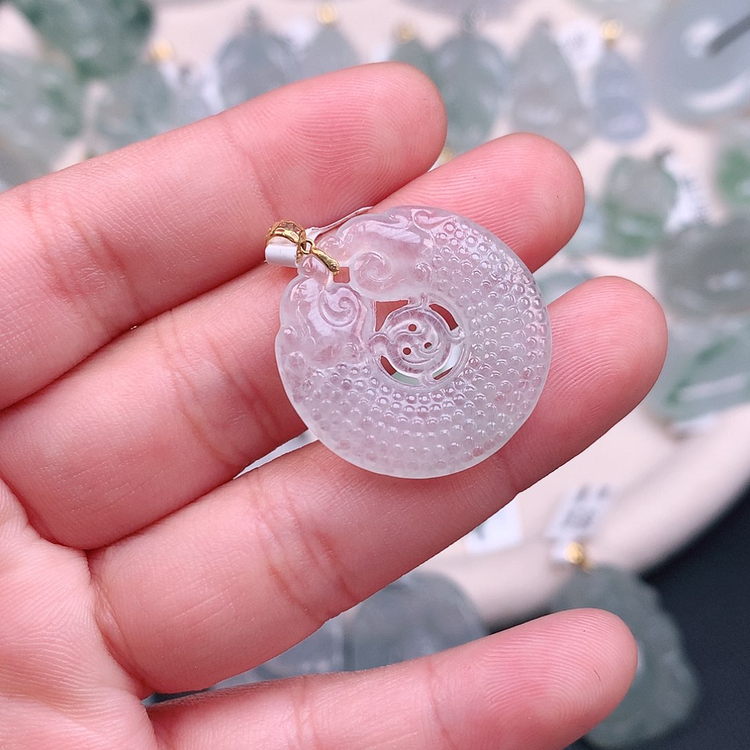 翡翠颈饰18K金镶嵌冰胶龙圈