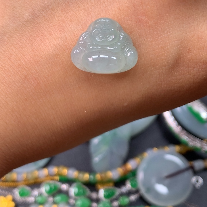 翡翠未镶嵌颈饰佛公