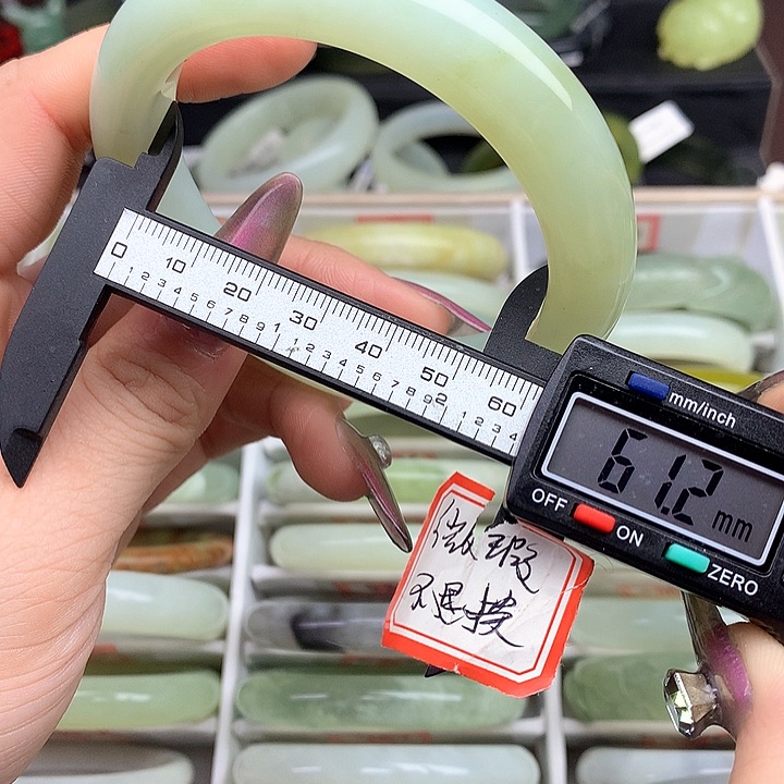 蛇纹石玉手镯未镶嵌551
