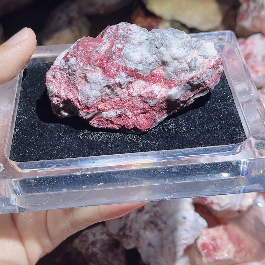 无非金属日**河朱砂毛料原石