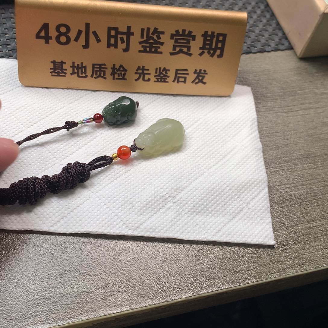 颈饰未镶嵌和田玉A**n两个