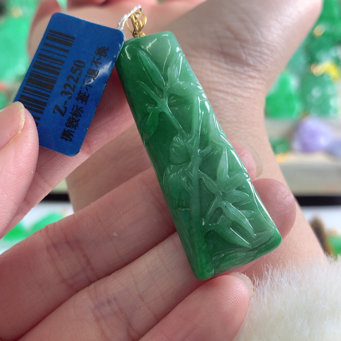 翡翠吊坠(不含链)18K金镶嵌