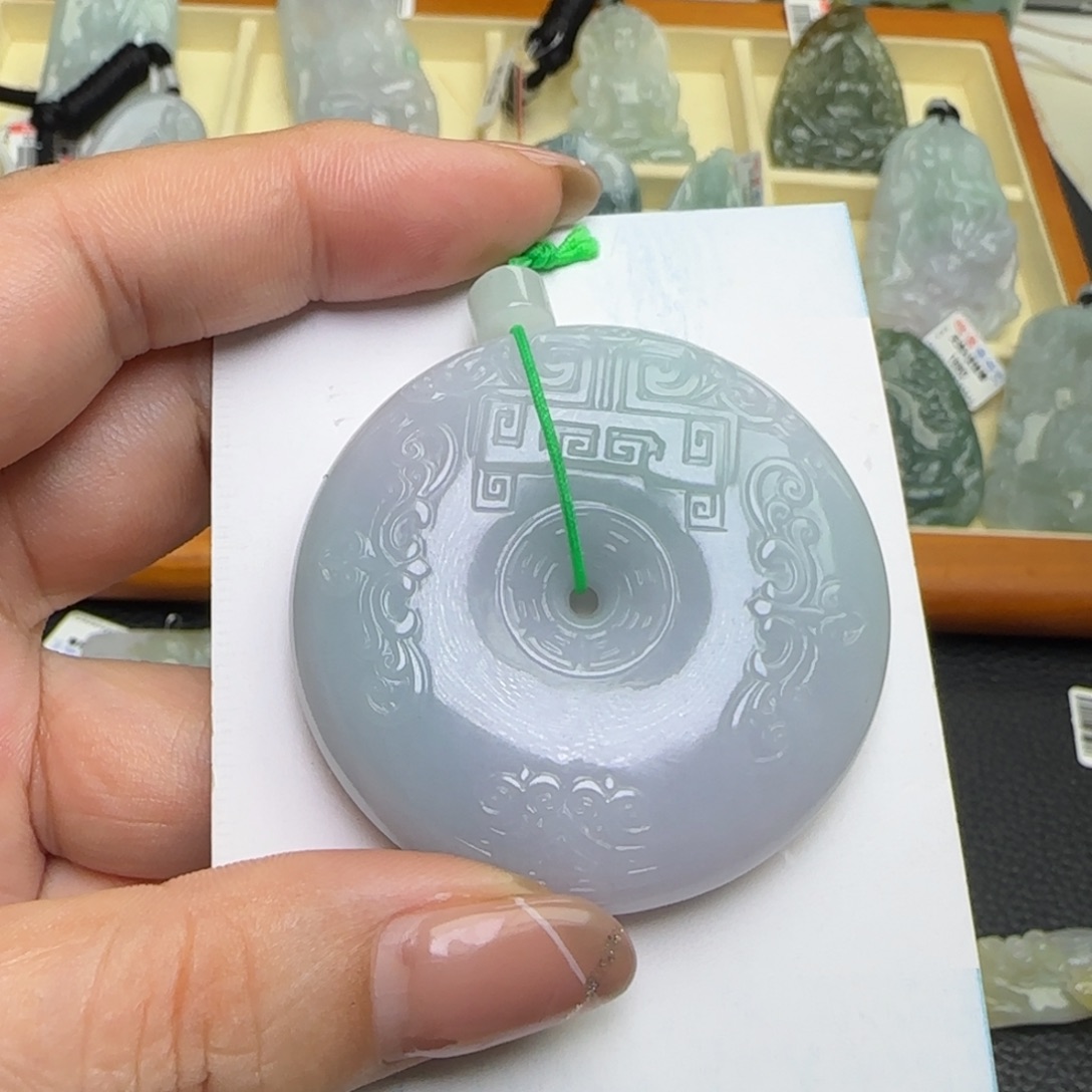 翡翠未镶嵌颈饰  