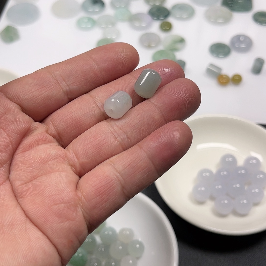 翡翠未镶嵌吊坠(不含链)桶珠