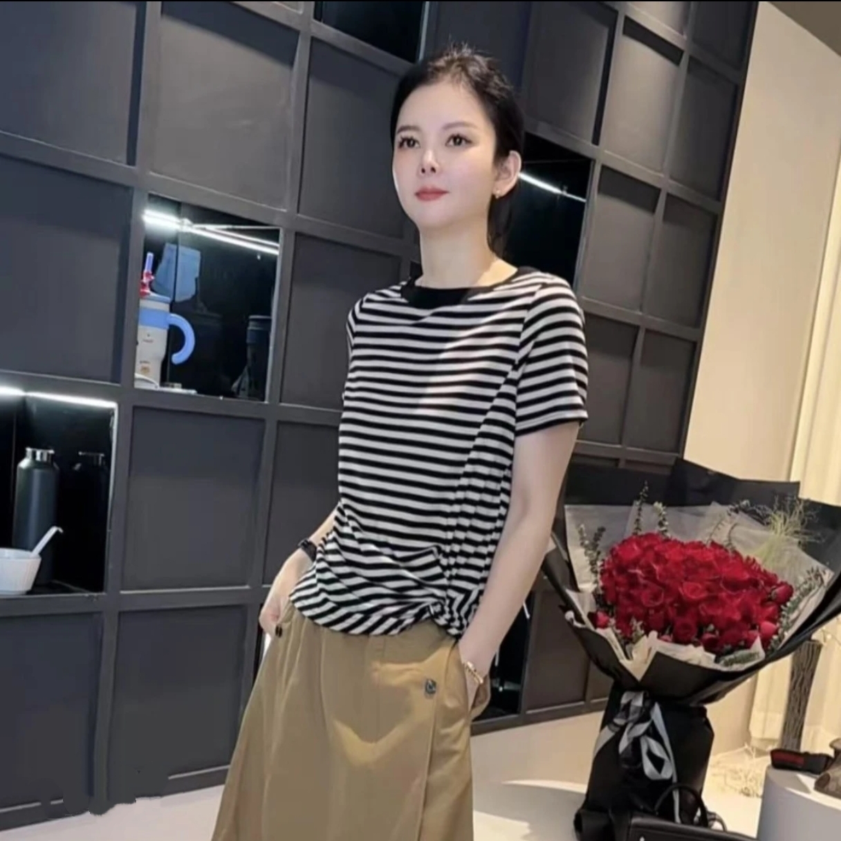 《优麦汇》 夏款一字领设计感时尚百搭短袖显瘦上衣女