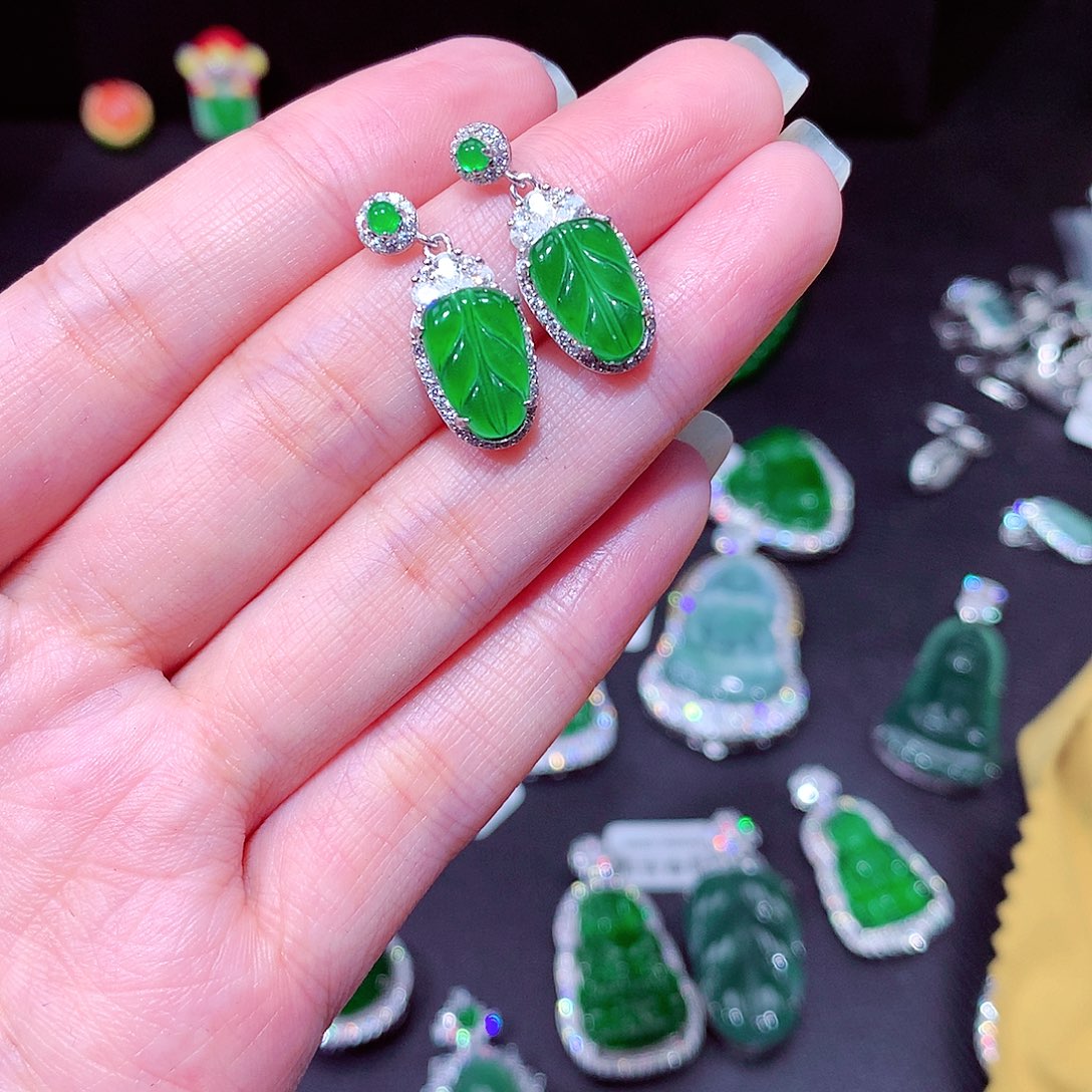 【闪购商品】翡翠吊坠(不含链)未镶嵌