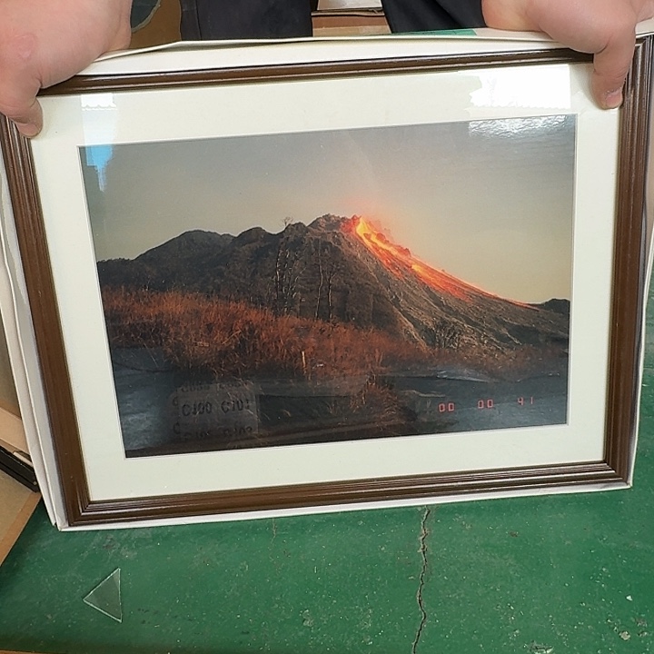 雪***个中古框画有瑕疵破损已拍