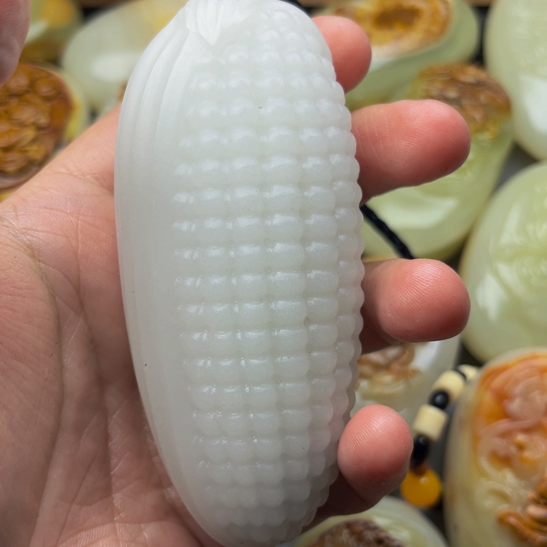 石材方解石手把件玉米