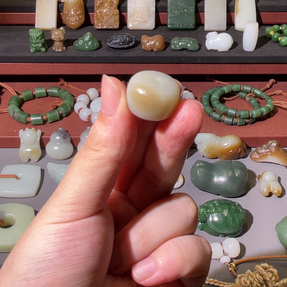 丁****和田玉未镶嵌颈饰