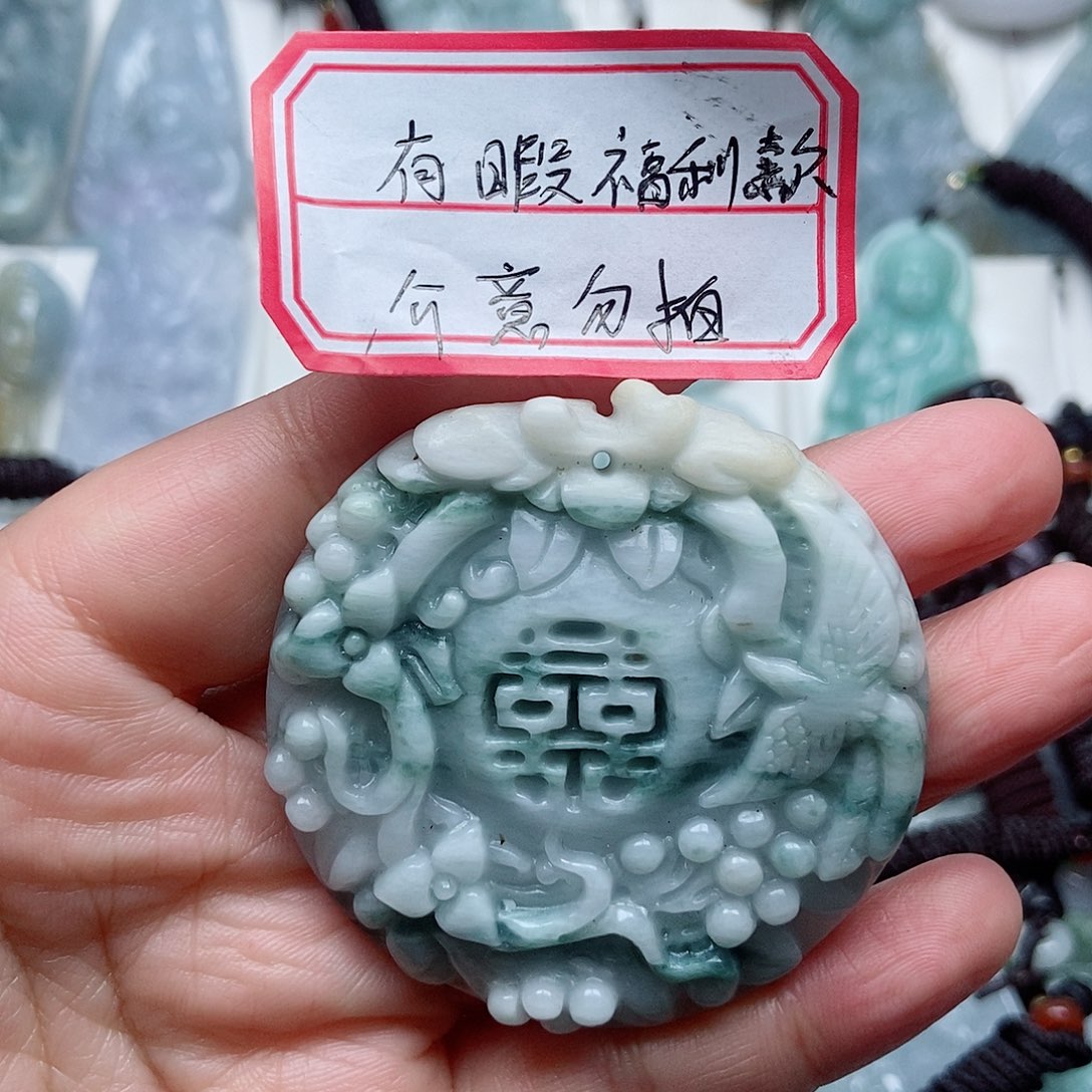 翡翠颈饰未镶嵌翡翠