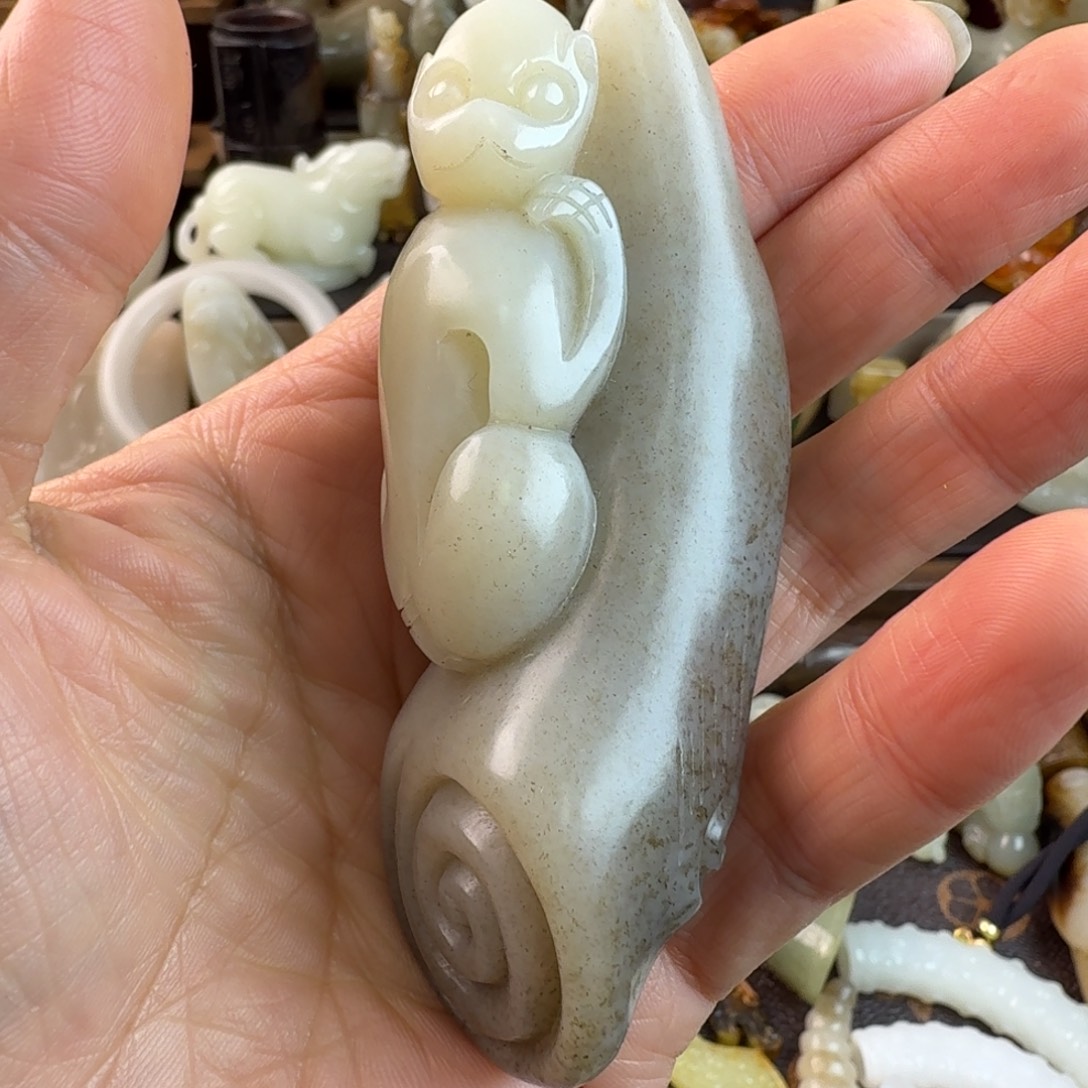 牵***手和田玉未镶嵌颈饰