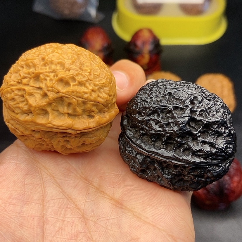 【闪购商品】把件文玩核桃39尺饕餮金蟾52.5克