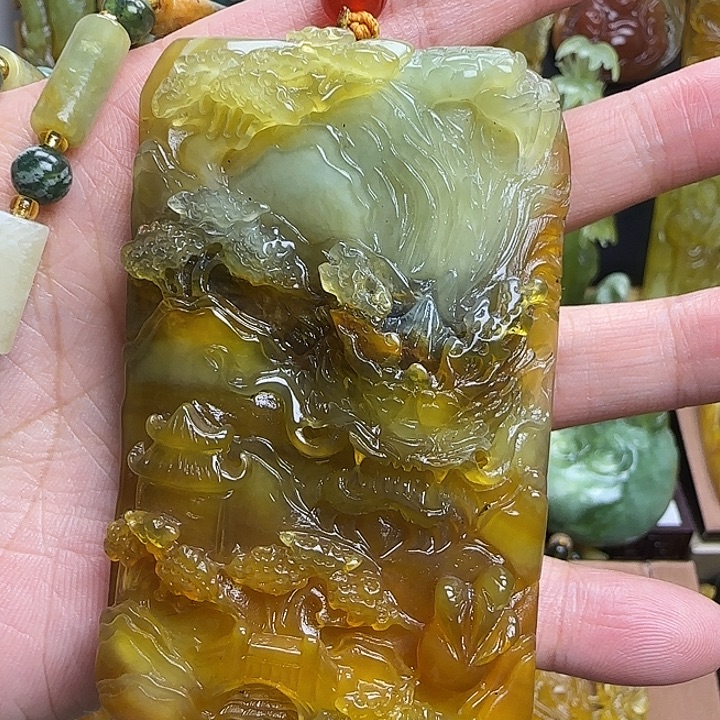 杨***三未镶嵌蛇纹石玉颈饰