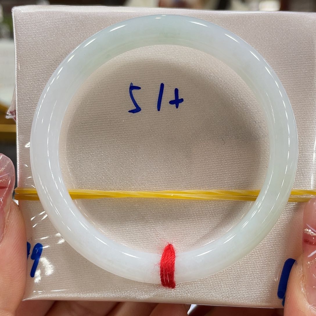 翡翠手镯未镶嵌翡翠手镯