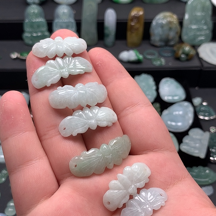 翡翠未镶嵌颈饰翡翠首饰