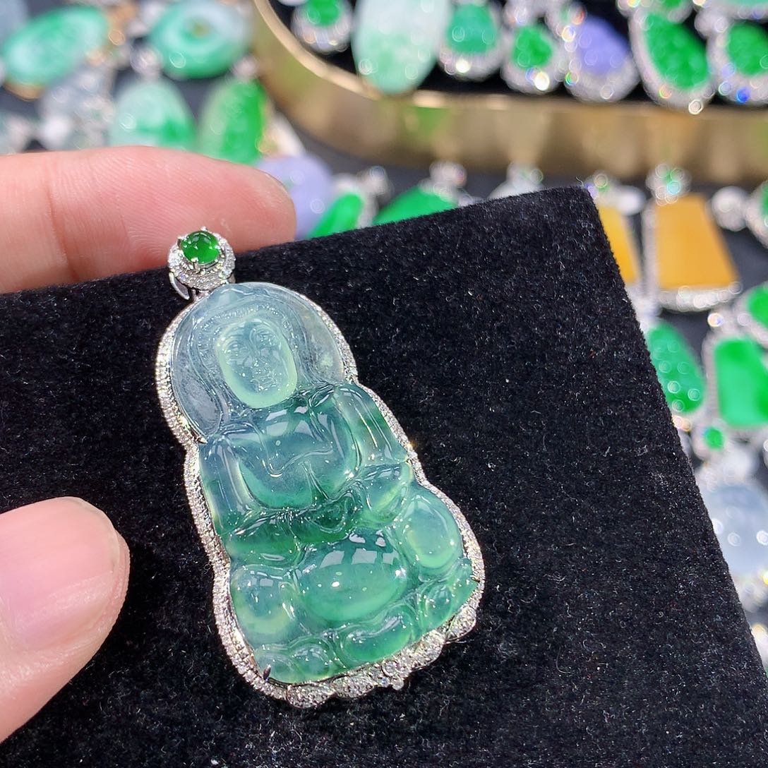 翡翠18K金镶嵌颈饰