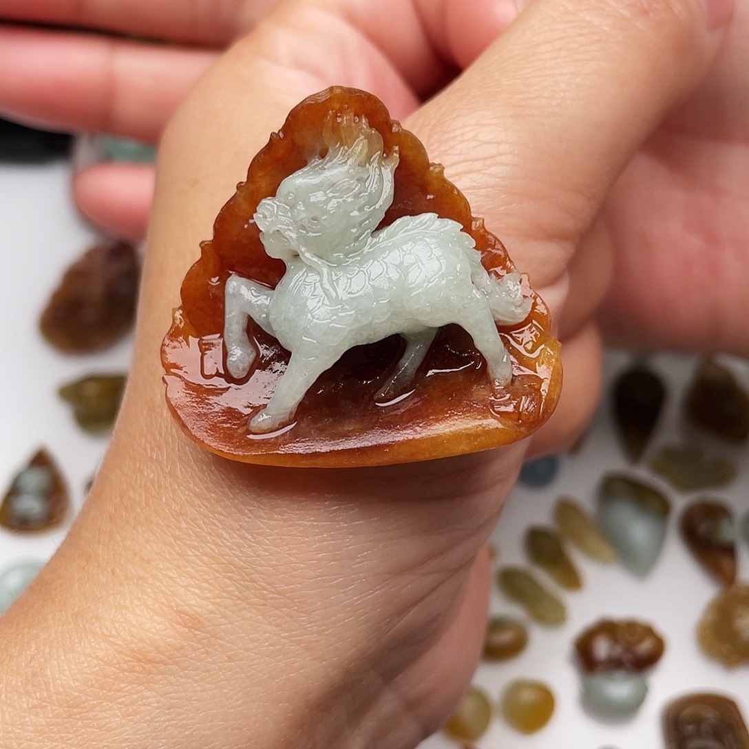 定制翡翠未镶嵌天然翡翠麒麟