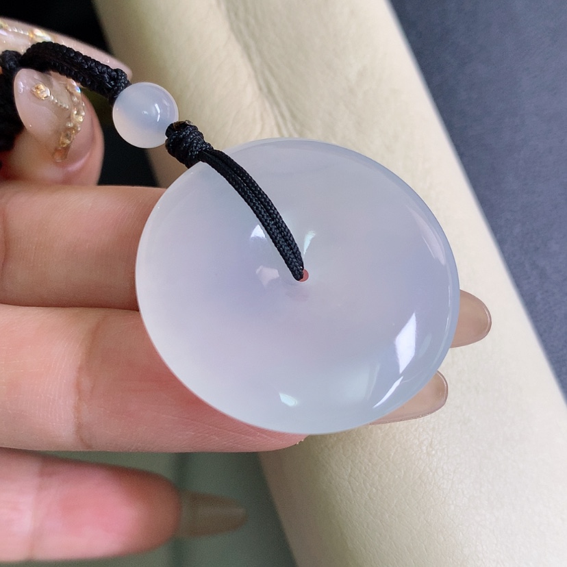 【闪购商品】翡翠颈饰未镶嵌大扣子